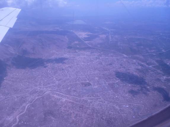 Sobrevoando Port-au-Prince, no voo para Cap-Haitien, no norte do Haiti